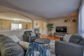Modern Stylish 4BR Home in Colorado ~ideal for families